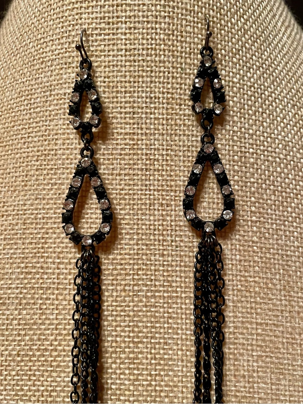 Black Shoulder Duster Earrings — Elegant Women’s Statement Jewelry - Picture 2 of 4